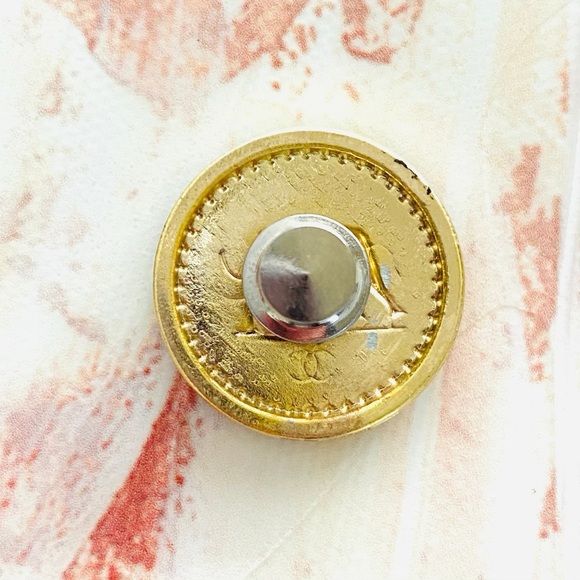 Chanel elephant pin - Picture 2 of 2